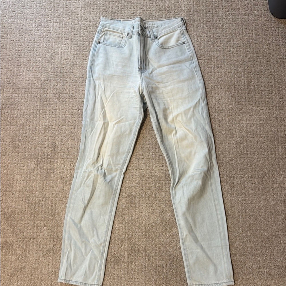 AMERICAN EAGLE MOM JEAN